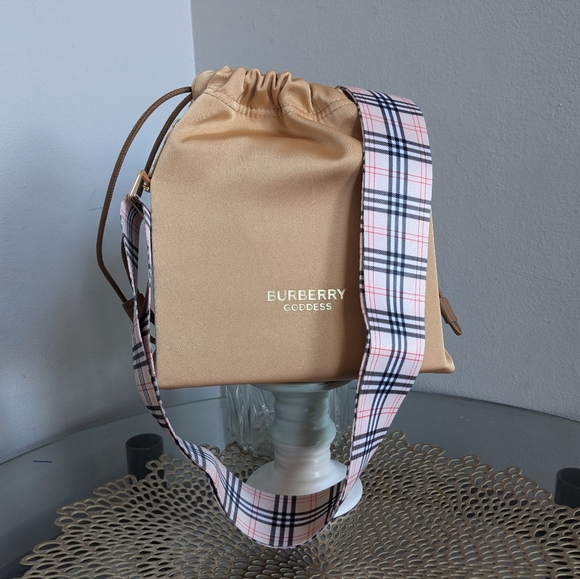 Burberry - Picture 8 of 12